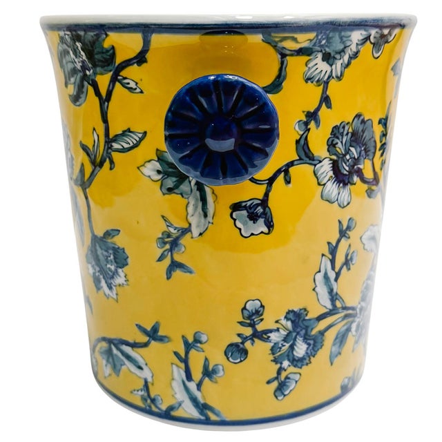 Yellow Late 20th Century Chinoiserie Blue & Yellow Floral Porcelain Ice Bucket With Handles For Sale - Image 8 of 9