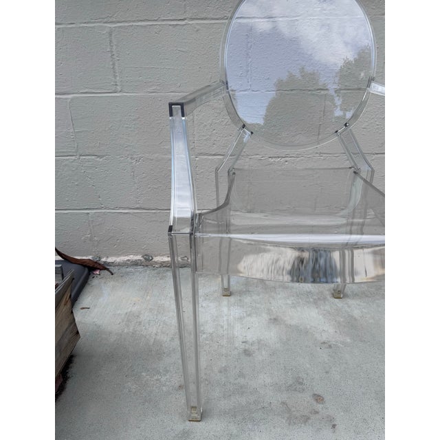 Postmodern Authentic Kartell Louis Ghost Armchair by Philippe Starck — Crystal Clear Polycarbonate, Made in Italy, 2002 For Sale - Image 3 of 11