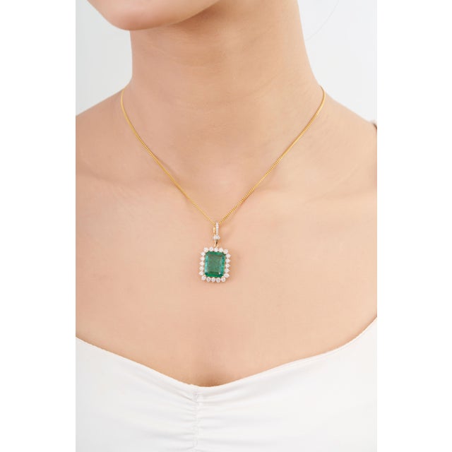 Green 14k Yellow Gold 9.95ct Octagon Emerald and 1.25ct Diamond Halo Enhancer Pendant For Sale - Image 8 of 16