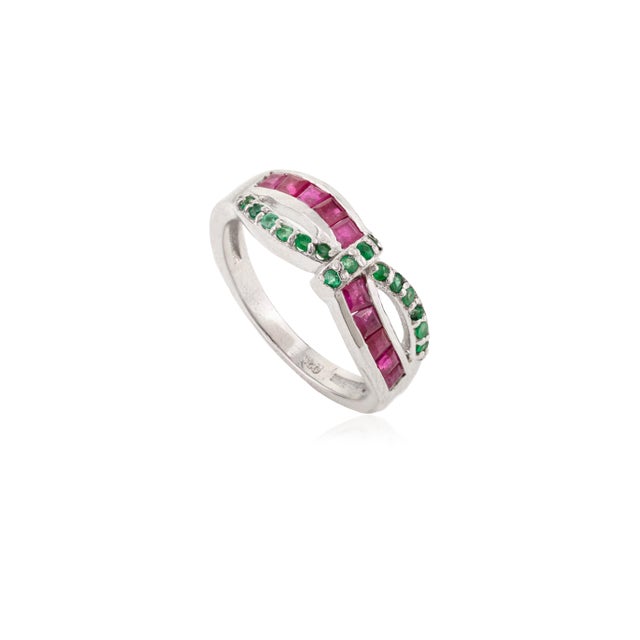 Modern Elegant Square Cut Emerald & Ruby Infinity Band Ring for Women Crafted in 925 Silver - Size 7 For Sale - Image 3 of 10