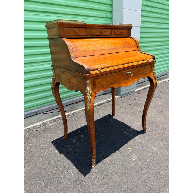 French 1970s French Louis XV Style Burl Wood Cylinder Roll Top Writing Desk With Brass Gallery and Ormolu Mounts For Sale - Image 3 of 12