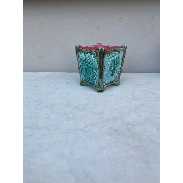 Small French Majolica cache pot Onnaing, circa 1890. Decorated with leaves.