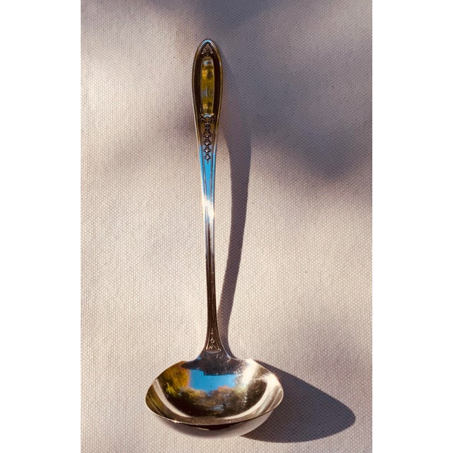 1910s 1910s Neoclassical Silverplate Gravy Ladle Sauce Ladle Bellflower Handle For Sale - Image 5 of 11