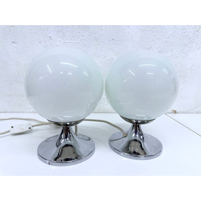 Small Vintage Space Age Spherical Table Lamps in Chrome and Glass, 1970s, Set of 2 For Sale - Image 6 of 7