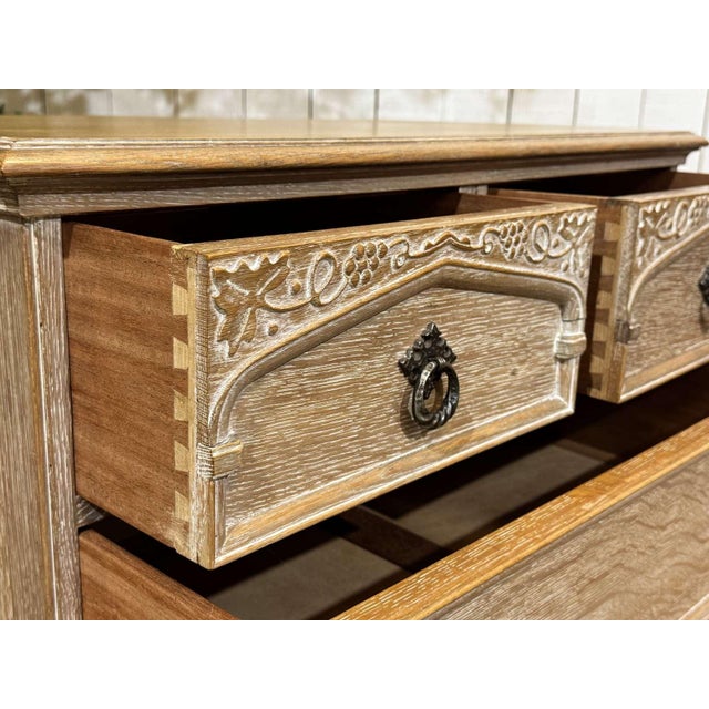English Chest of Drawers in Limed Oak, 1950s For Sale - Image 6 of 15
