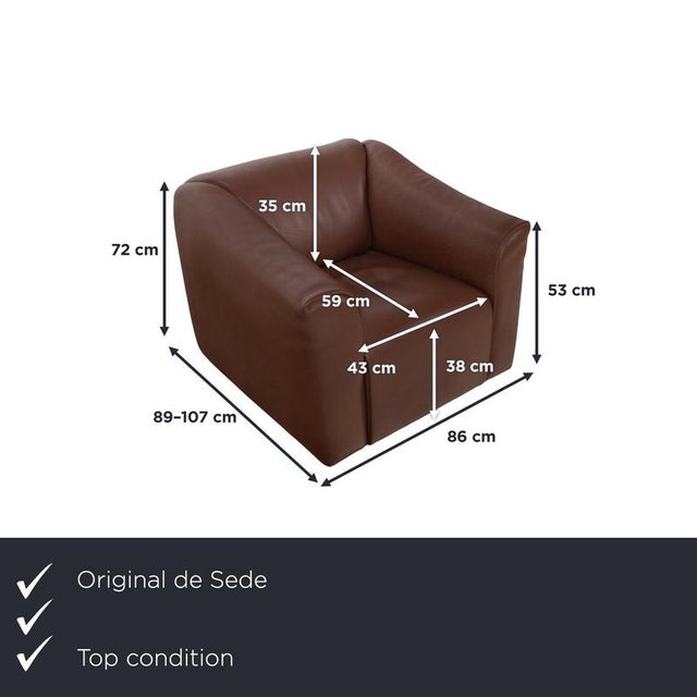 Bring a piece of Swiss design history into your home with this de Sede DS-47 armchair. Its solid, cubic form, thickly...