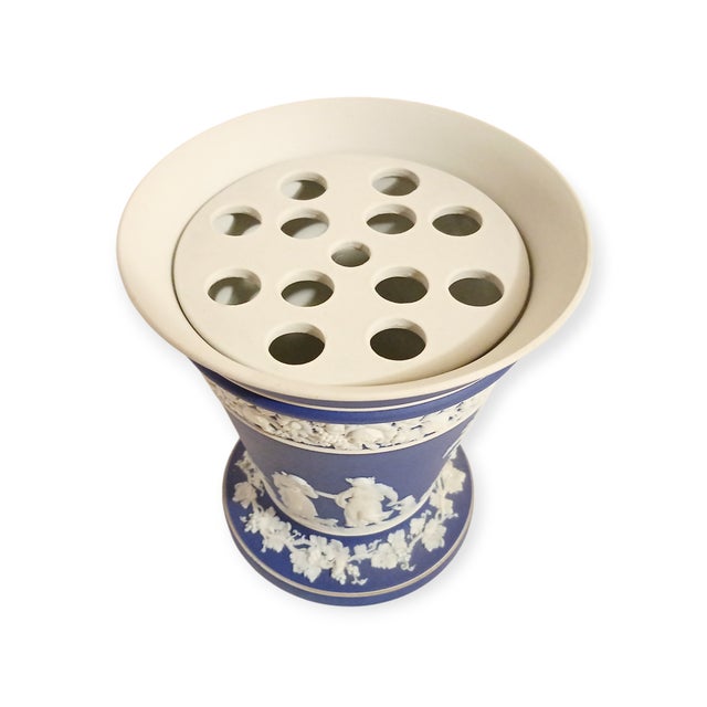 Pristine Vintage Wedgewood Cobalt Blue Jasperware Trumpet Frog Vase Circa 1969 For Sale In Greensboro - Image 6 of 13