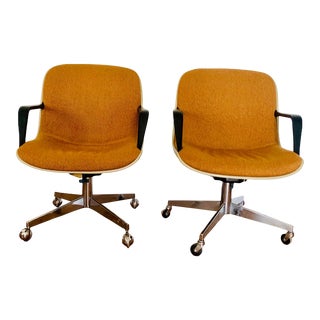 Late 20th Century Steelcase 451 Executive Chairs - a Pair For Sale