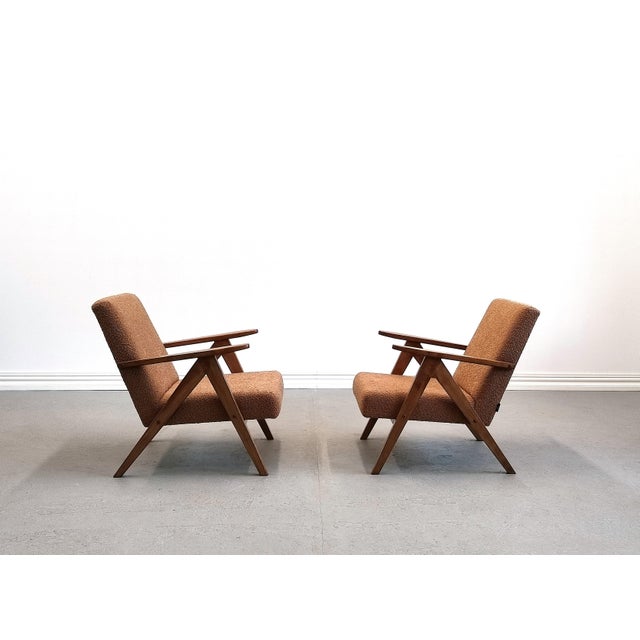 Wood Mid-Century Model B310 VAR Easy Chair in Mocha Mousse Bouclé, 1960s For Sale - Image 7 of 11
