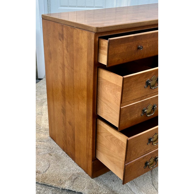 Vtg. Ethan Allen Nutmeg American Style Three Drawer Maple Chest W/Mica Top For Sale - Image 13 of 15
