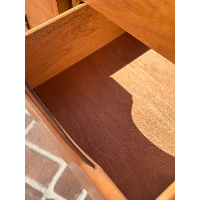 Mid Century Modern Bassett Dresser c.1960’s For Sale - Image 9 of 10