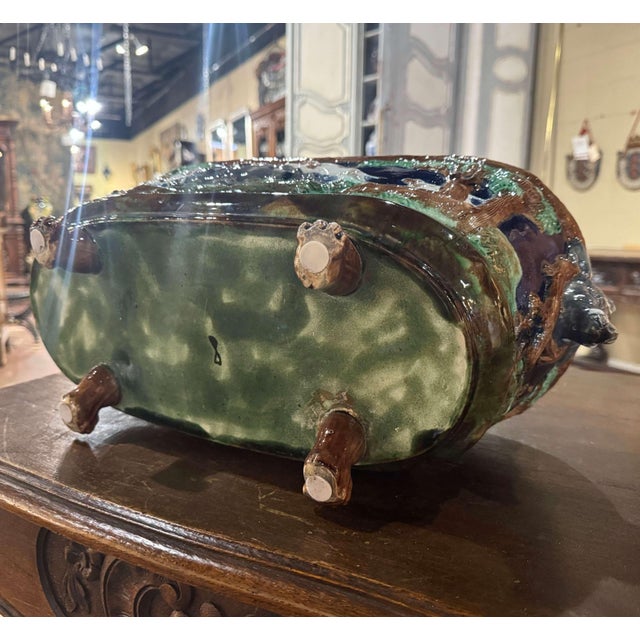 Ceramic 19th Century French Barbotine Ceramic Hounds & Boar Cache Pot From Sarreguemines For Sale - Image 7 of 9