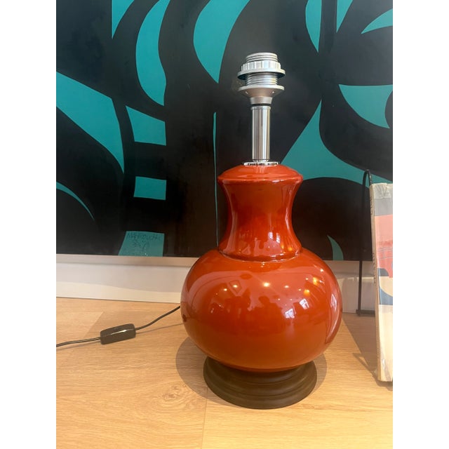 Rowan-colored ceramic lamp base with wooden base from the 70s. European Plug (up to 250V).The wiring of this item may be...