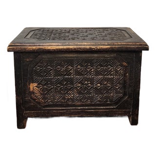 Antique Primitive Geometric Chip-Carved Tramp Art Box, Circa 1900 For Sale