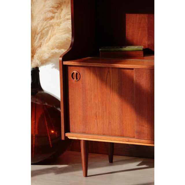Scandinavian Teak Glass-Fronted Bookcase, 1960s For Sale - Image 6 of 18