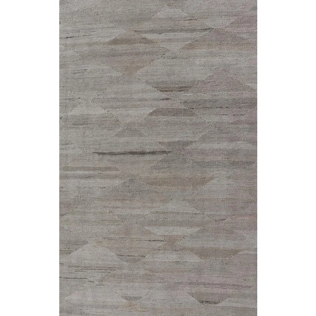Modern 2020s Large Modern Kilim in Neutral Cream With Free Flowing Design For Sale - Image 3 of 13