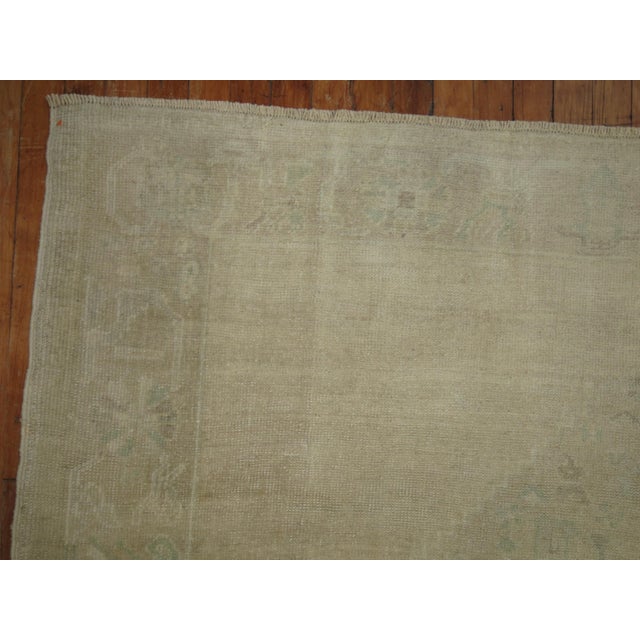 Neutral Vintage Turkish Oushak Rug For Sale - Image 13 of 18
