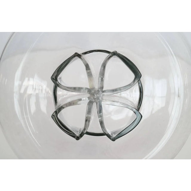 Four holes on top in a clover like fashion.