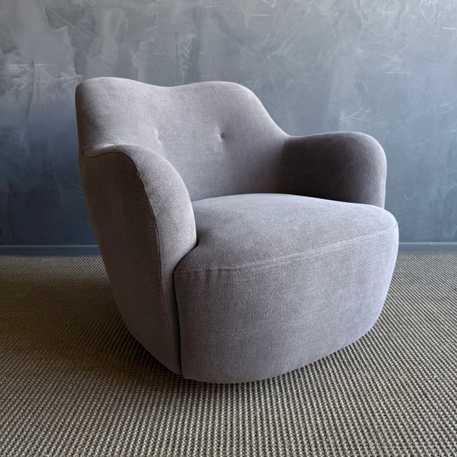 Mid-Century Modern Mid Century Style Swivel Chair in Ecorcé Stone Washed Linen For Sale - Image 3 of 10