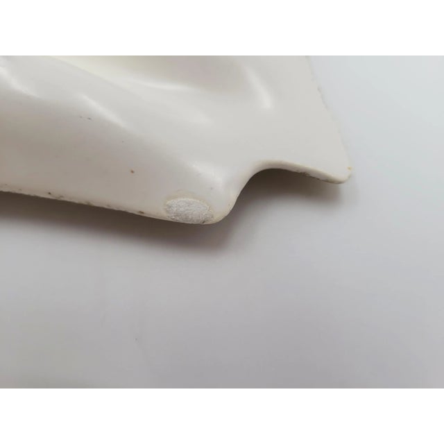 24k Gold Splatter Ashtrays Matching Nesting Lighter Circa 1950s - 3 Piece Set For Sale In Dallas - Image 6 of 12