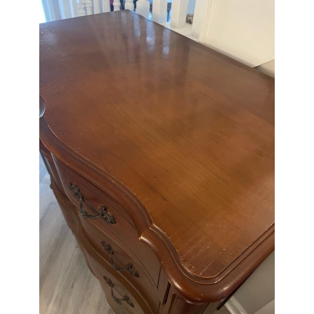 Huntley Furniture Co. 1960s Huntley Furniture MCM French Provencial 5 Drawer Tall Dresser Walnut For Sale - Image 4 of 8