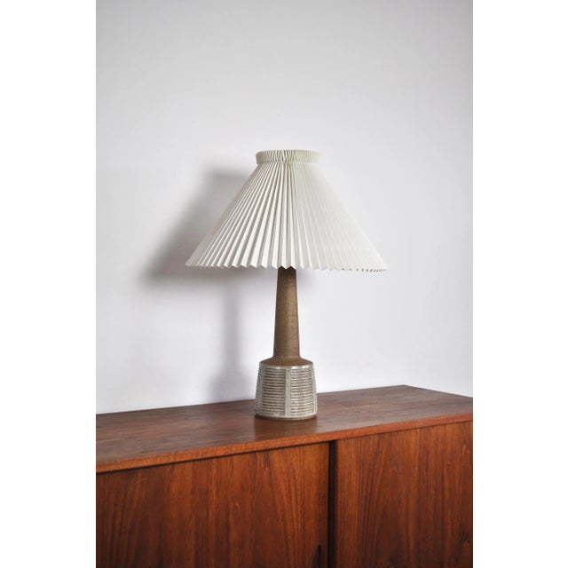 Scandinavian Modern Ceramic Table Lamp by Per Linnemann-Schmidt for Palshus, 1960s For Sale - Image 4 of 12