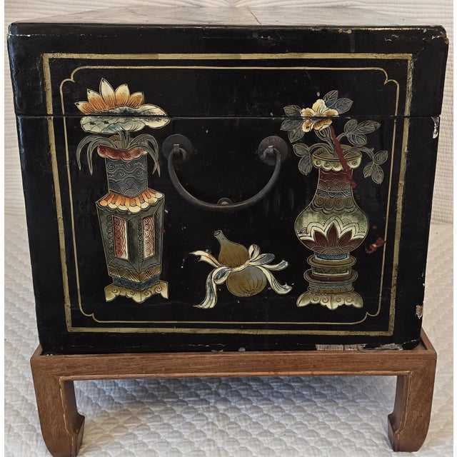 Paint 19th Century Chinese Export Lacquer Storage Chest With Figural Garden Scenes For Sale - Image 7 of 7