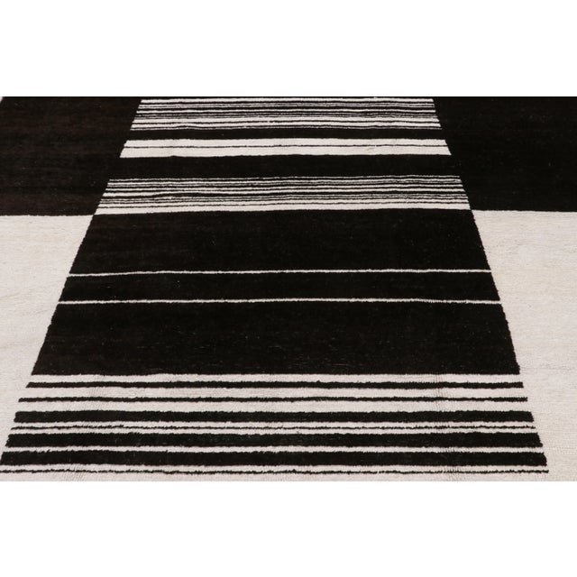 Abstract Rug & Kilim’s Abstract Geometric Rug in White and Black - “Gateway to Heaven” For Sale - Image 3 of 6