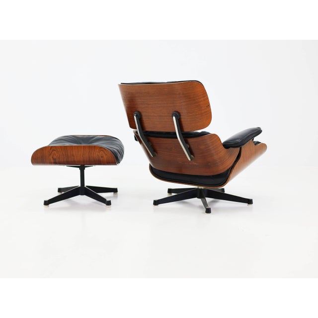 1950s Set of Model 670 Lounge Chair and Ottoman in Rosewood and Black Leather by Charles & Ray Eames for Herman Miller, USA, 1956 For Sale - Image 5 of 17