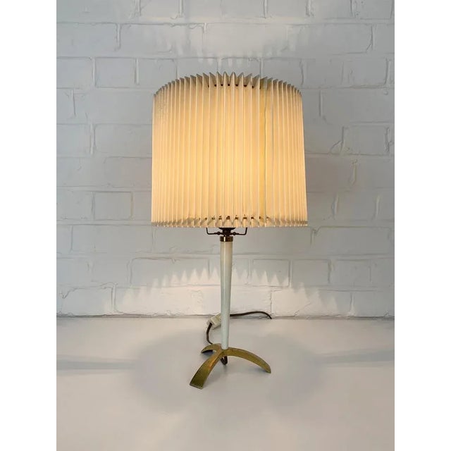 Elegant table lamp by j.t. Kalmar, austrian werkbund. The height of the lamp is adjustable, from 44cm to 55cm. brass...