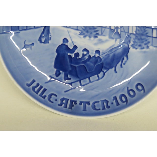 Bing and Grondahl 1969 Arrival Christmas Guests Porcelain Collector Plate 5167b For Sale - Image 11 of 11