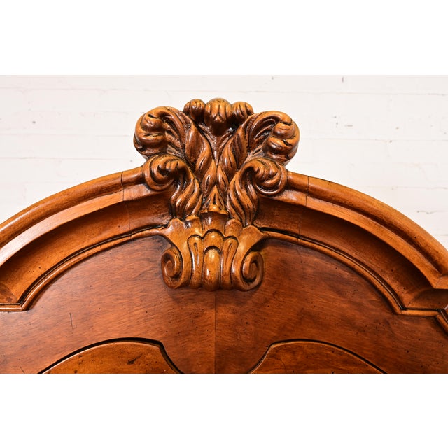 Henredon French Provincial Louis XV Carved Walnut Bombe Form Lighted Bar Cabinet For Sale - Image 12 of 17