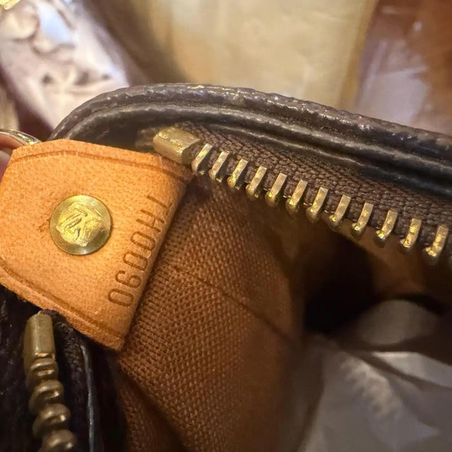A 2000s Louis Vuitton Brown House's Signature Monogram Canvas Luco Tote Bag 8 For Sale - Image 11 of 17