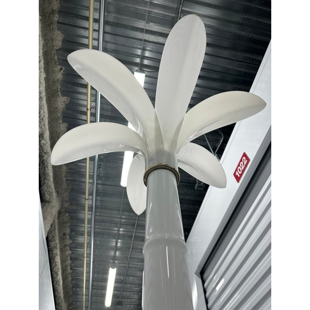 1980s Glamorous Hollywood Regency White Palm Tree Floor Lamp in the Style of Dario Bartolini For Sale - Image 14 of 15