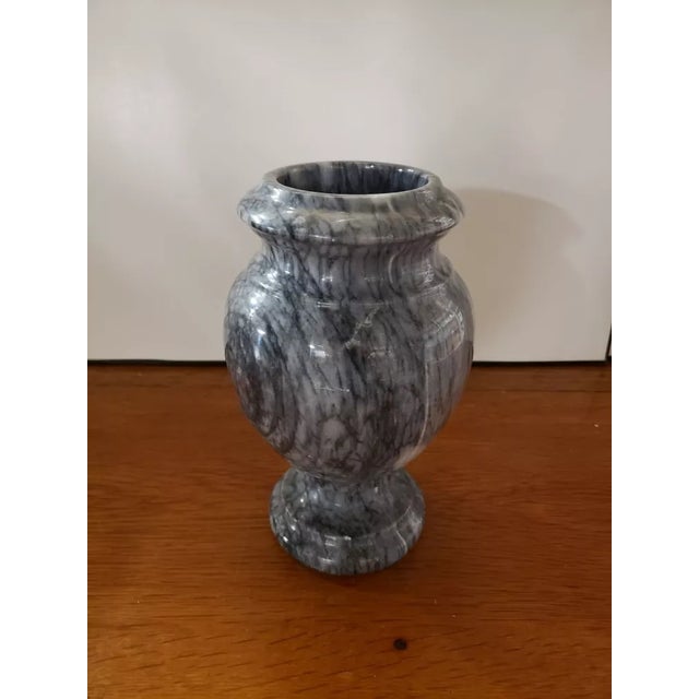 Traditional Grey/White Marble Footed Baluster Vase For Sale - Image 3 of 5