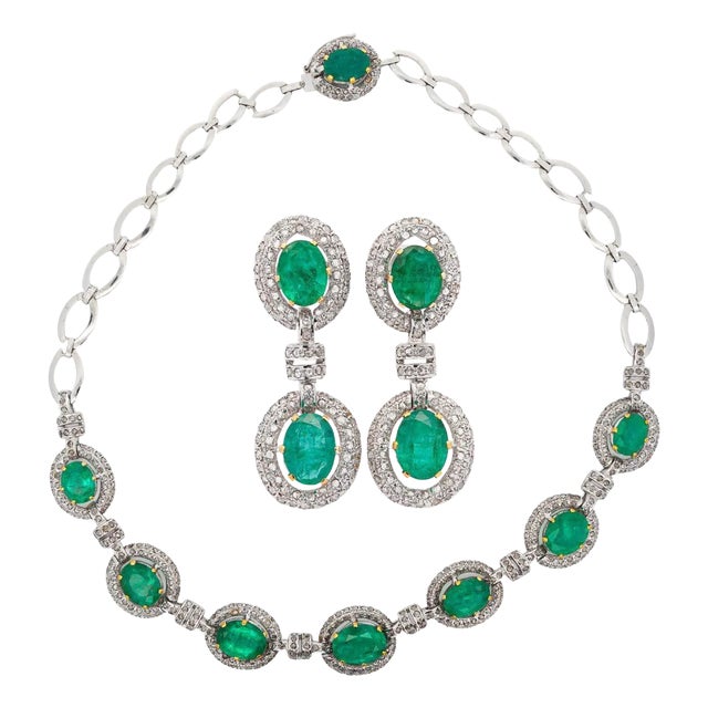 32 Carat Emerald and Rose-Cut Diamond Necklace & Earring Set in 18k Gold For Sale