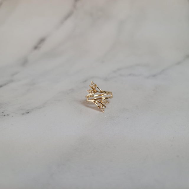 One Third Carat Leaf Style Diamond Ring Guard, Size 6 For Sale - Image 4 of 5