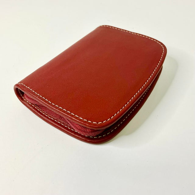 American 1996 Vintage Boho Chic Coach Red Leather Small Zipper Closure Cards & Money Wallet. For Sale - Image 3 of 10