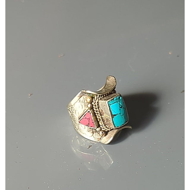 Tribal Vintage Turquoise and Coral Ring With Western Flair, Size 8 For Sale - Image 3 of 5