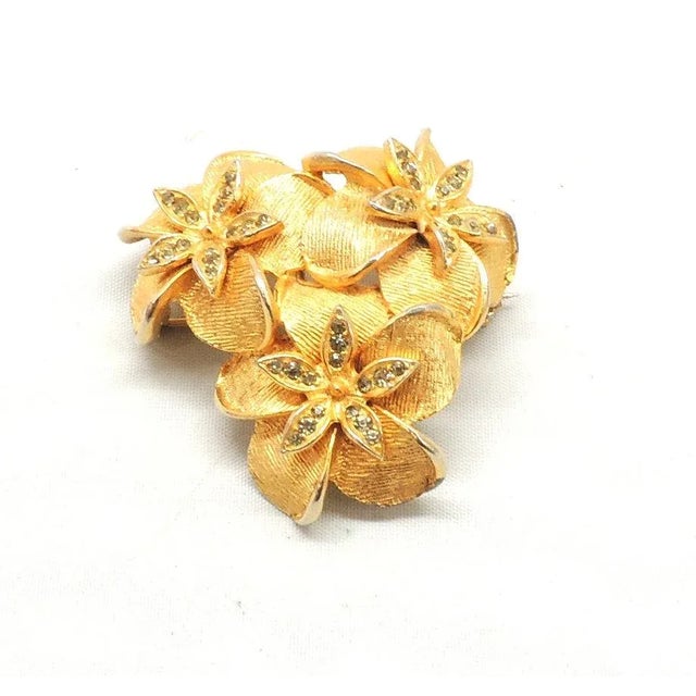 Metal Vintage 1960s DeNicola 3 Flowers Rhinestone Brooch For Sale - Image 7 of 9