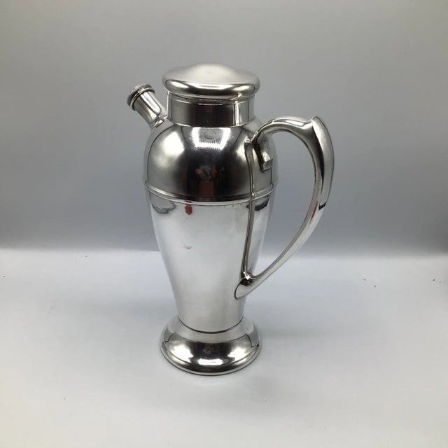 International Silver 1930's Cocktail Shaker International Silver Company For Sale - Image 4 of 12