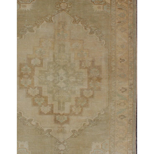 Faded Vintage Turkish Oushak Rug with Layered Medallion in Creams and Grays, rug en-112722, country of origin / type:...