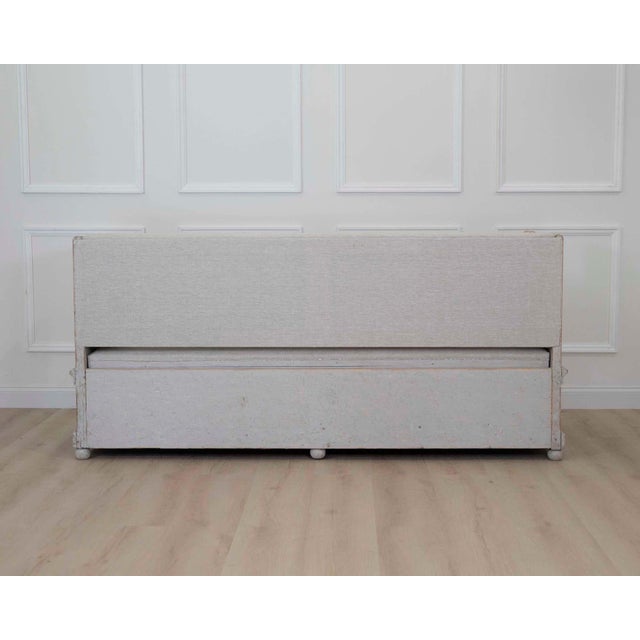 Early 19th Century Swedish 19th Century Gustavian Painted Daybed For Sale - Image 5 of 10