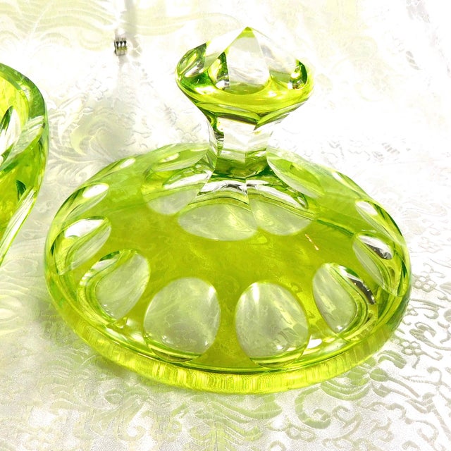 This is a sharply cut bowl that is light green cut to clear with a matching lid. It can be used for food service, as a...