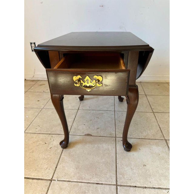 Vintage Ethan Allen Queen Anne Style Mahogany Drop Leaf Side Table. For Sale - Image 9 of 11