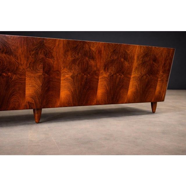 Jd Móveis Brazilian Rosewood Four-Seat Sofa in Warm Oatmeal Bouclé, Brazil, 1960s — Sculptural Form With Rounded Tapered Legs For Sale In New York - Image 6 of 16