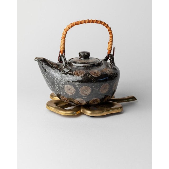 This vintage brass coaster, shaped like a leaf, offers both functionality and elegance. Perfect for protecting surfaces...