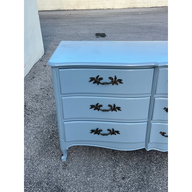 1970s French Provincial Blue Gray Lacquered Dresser of Twelve Drawers For Sale - Image 4 of 11