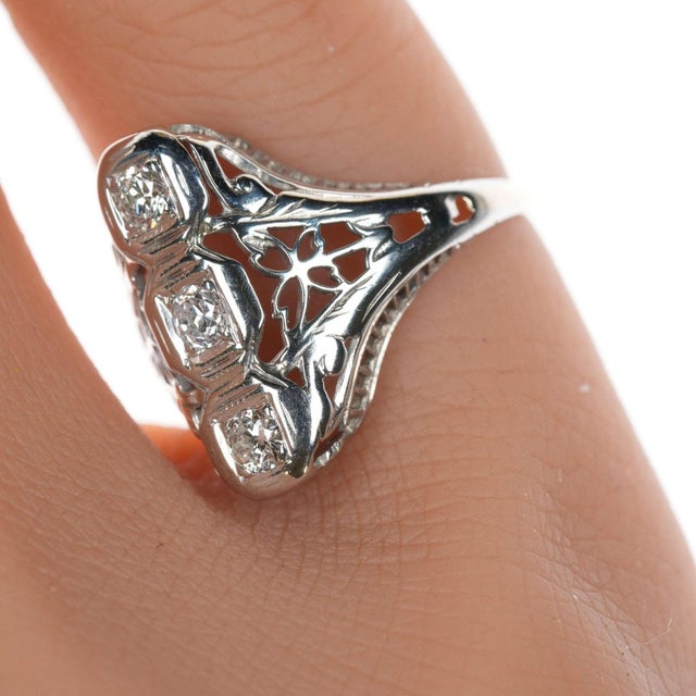 sz4 Antique Diamond 18k White gold filigree ring For Sale - Image 4 of 5