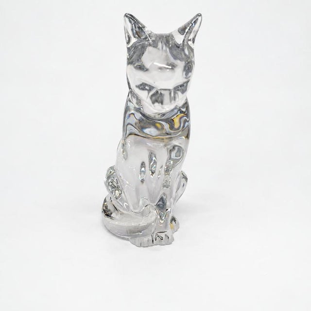 Baccarat - Large crystal sculpture of a seated cat - France, circa 1970. Elegant animal-themed sculpture in transparent...